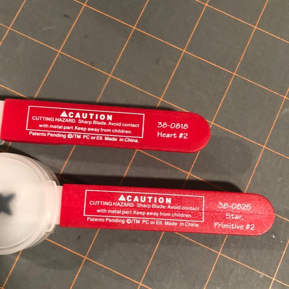 4. Sizzix Paddle Punch Positionable hand Punch dies - Picture 7 of 15